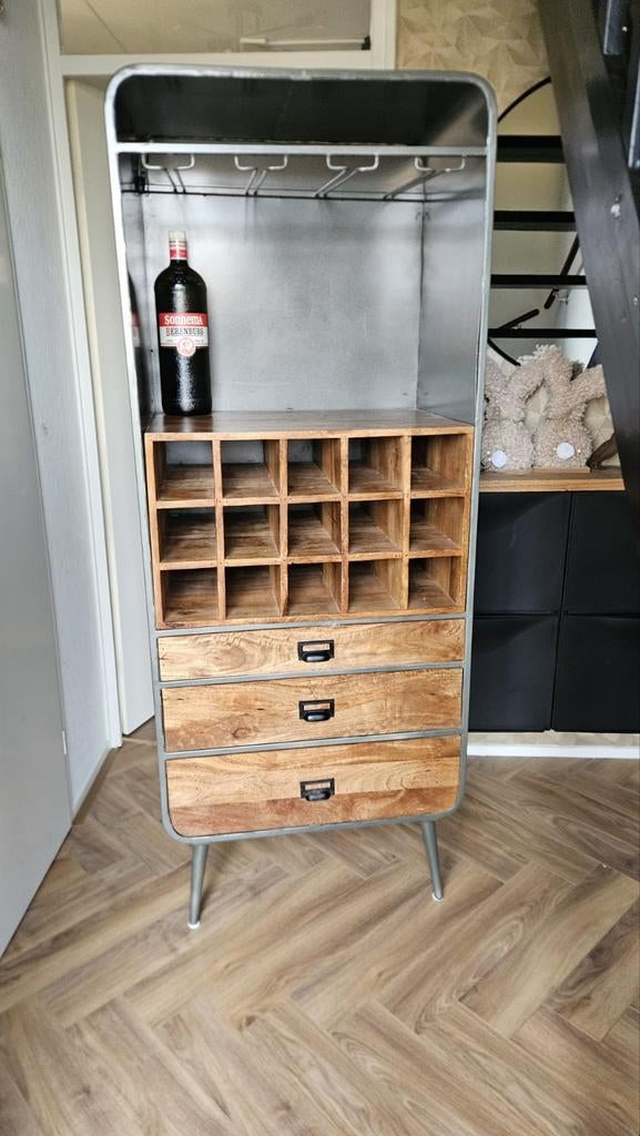 Mangohout drankkast /industriele kast, Huis en Inrichting, Woonaccessoires | Wijnrekken, Ophalen of Verzenden, Zo goed als nieuw