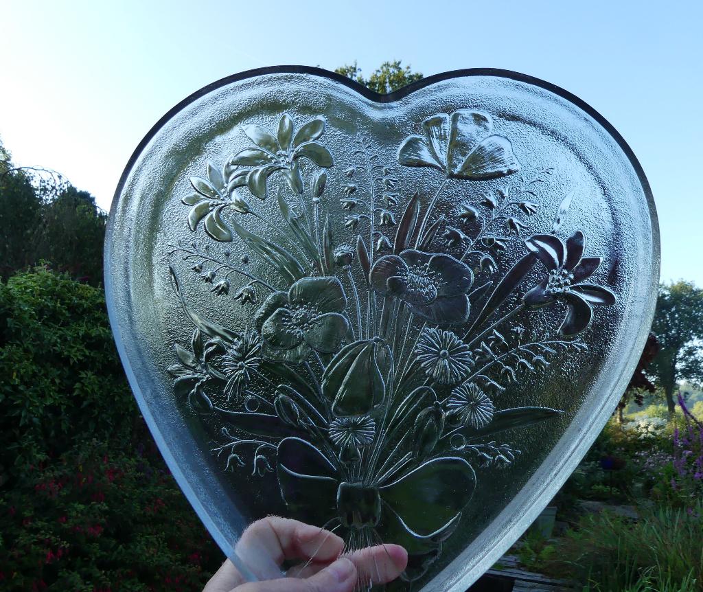 Glazen Hart Vorm + Bridal Rose Schaal Super Huwelijks Kado, Nieuw, Ophalen of Verzenden, Schaal of Schalen, Wedgwood