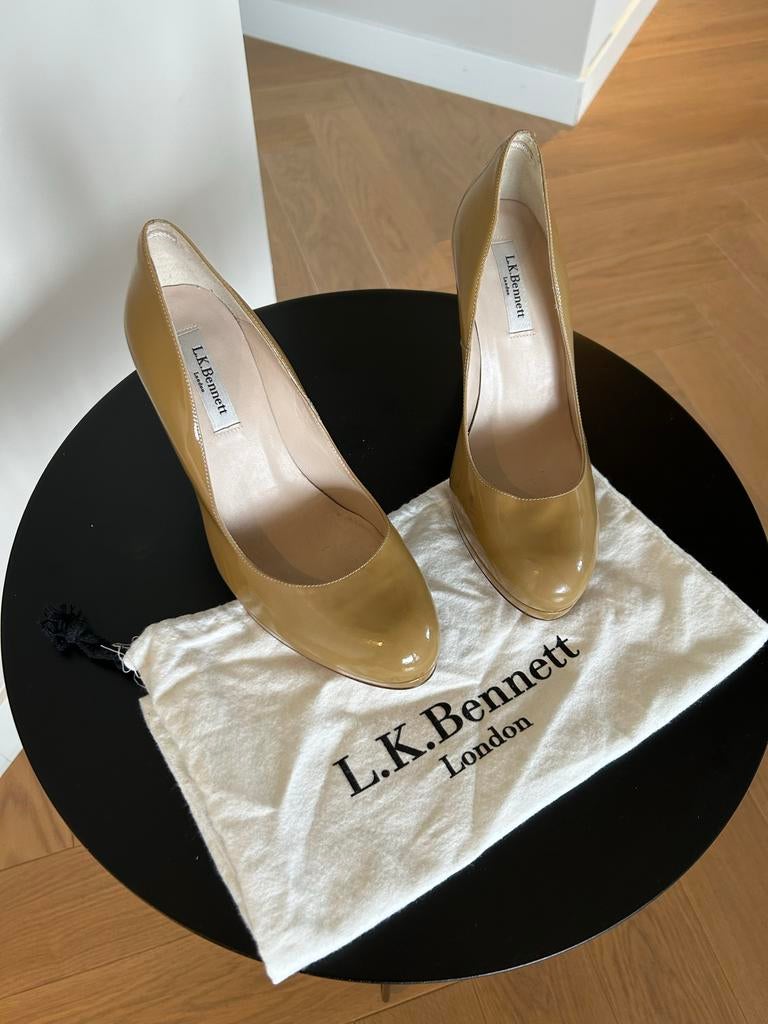 L.K. Bennett Beige Lakleren Pumps - Maat 39 1/2, Ophalen of Verzenden, Zo goed als nieuw, Beige, Pumps