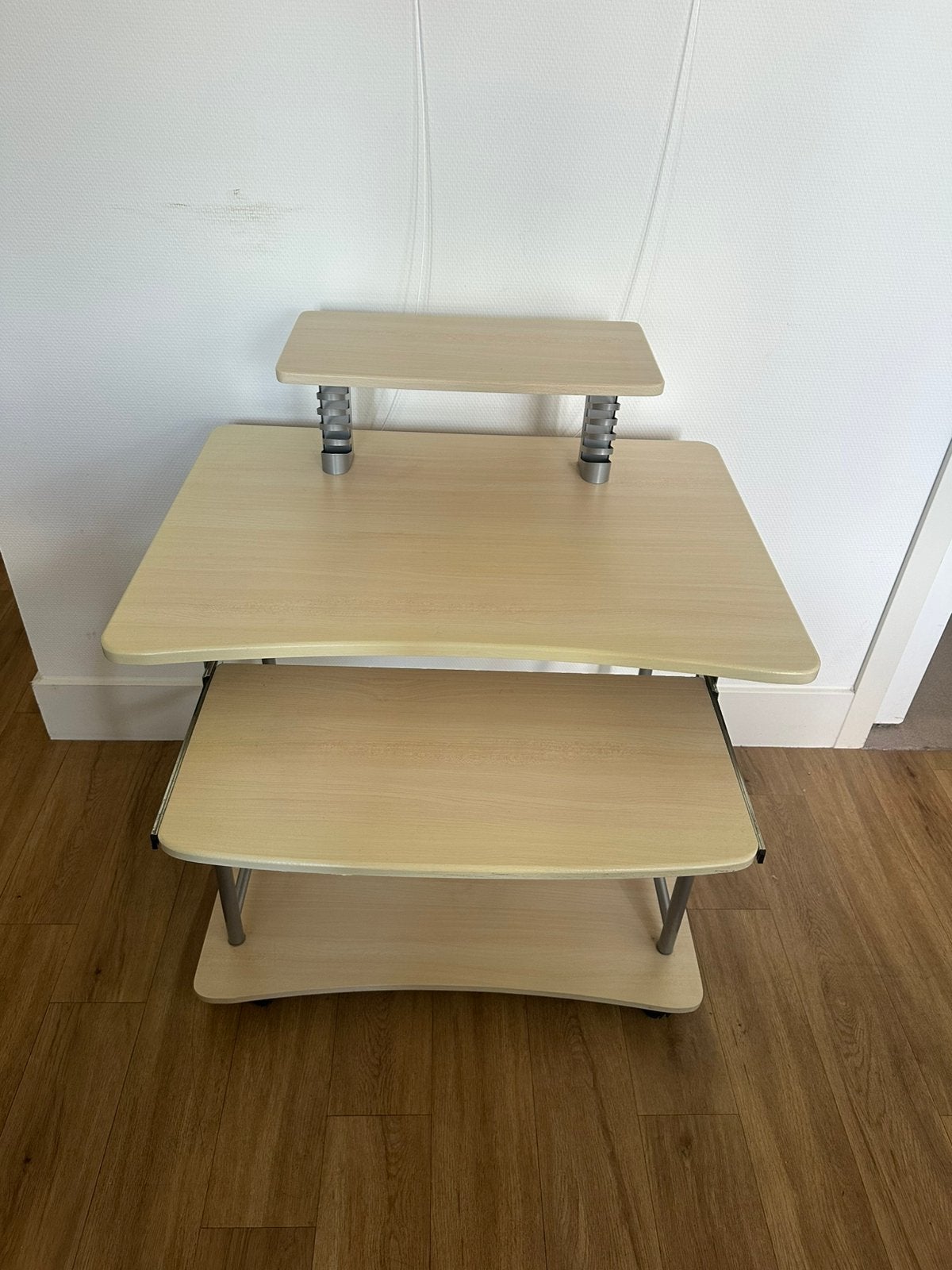 computerbureau, Denilsa galery, 70 tot 120 cm, Zo goed als nieuw, Denilsa.art.gallery@gmail.com