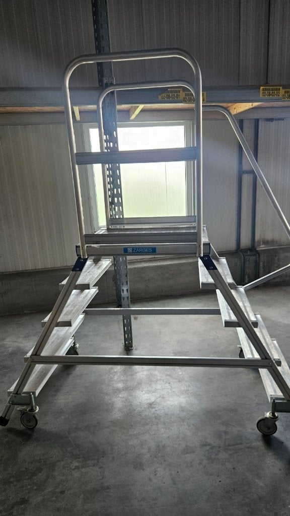 ZARGES verrijdbare platformtrap – type 41983, Doe-het-zelf en Verbouw, Ophalen, Gebruikt, Trap, Minder dan 2 meter