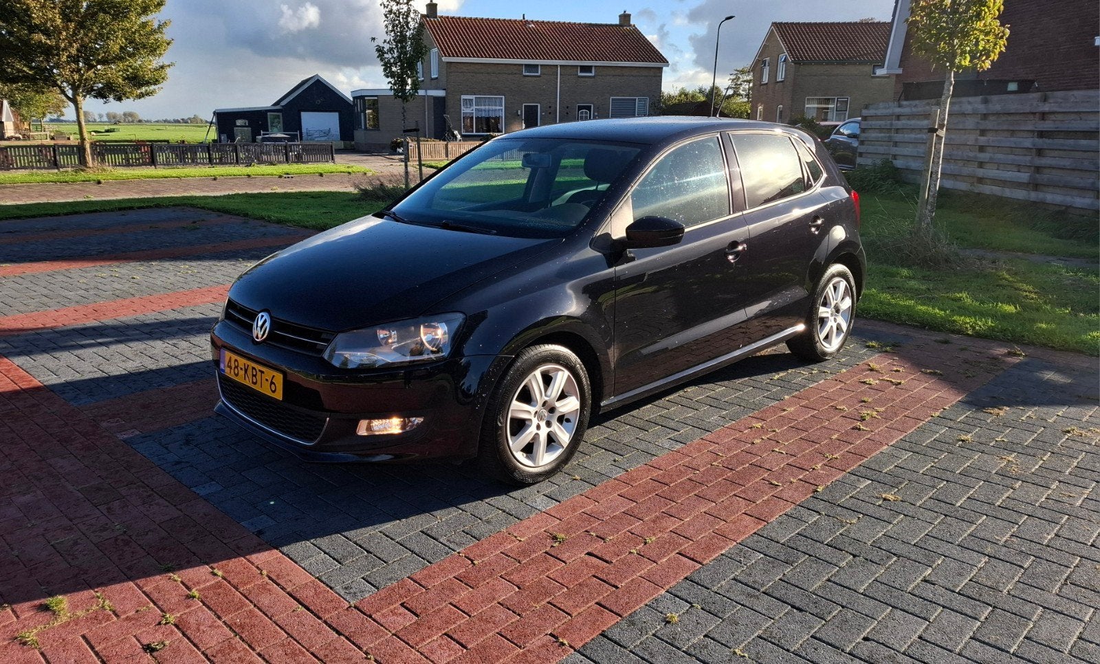 Keurige Volkswagen Polo 6R 1.4 Highline Recent Onderhouden, Voorwielaandrijving, 40 €/maand, 4 cilinders, Zwart
