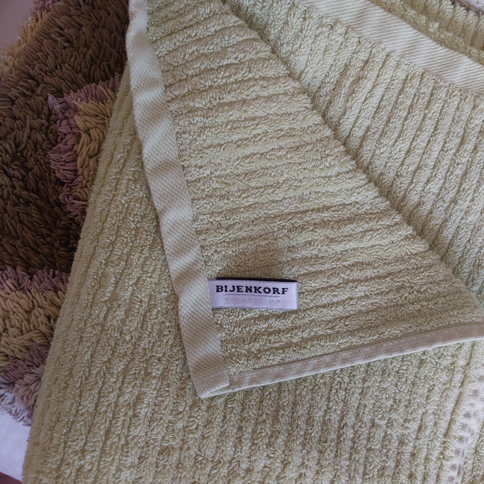 Bijenkorf Collection 💚 Set handdoeken en badmat 🛁, Ophalen, Gebruikt, Overige merken, Handdoek
