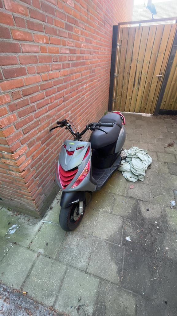 Piaggio Zip - Start direct, rijdt perfect!, Fietsen en Brommers, Ophalen, Gebruikt, Benzine, Piaggio