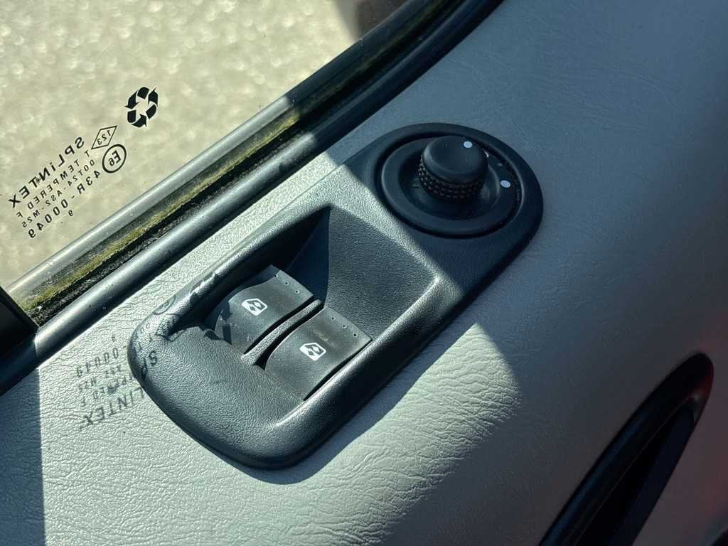 Opel Vivaro Combi 2.5 CDTI L2H1 | 54-KVT-6, Auto's, Origineel Nederlands, Bedrijf, Diesel, 9 stoelen