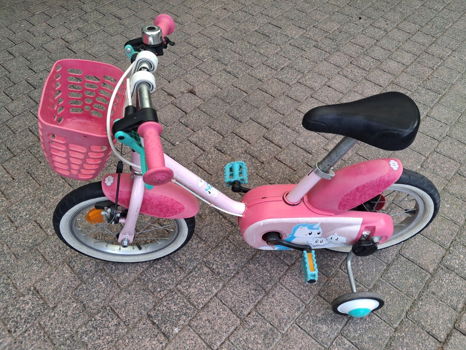 kinderfiets met zijwieltjes en mandje - B-Twin Unicorn 500, Ophalen, Zijwieltjes, Gebruikt, Velgrem