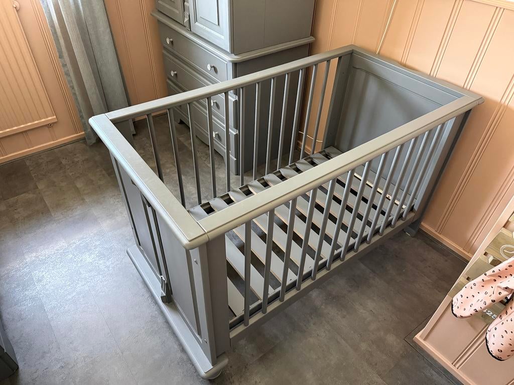 Vintage babykamer / kinderkamer – opknapper met veel charme, Ophalen, Gebruikt, Ledikant