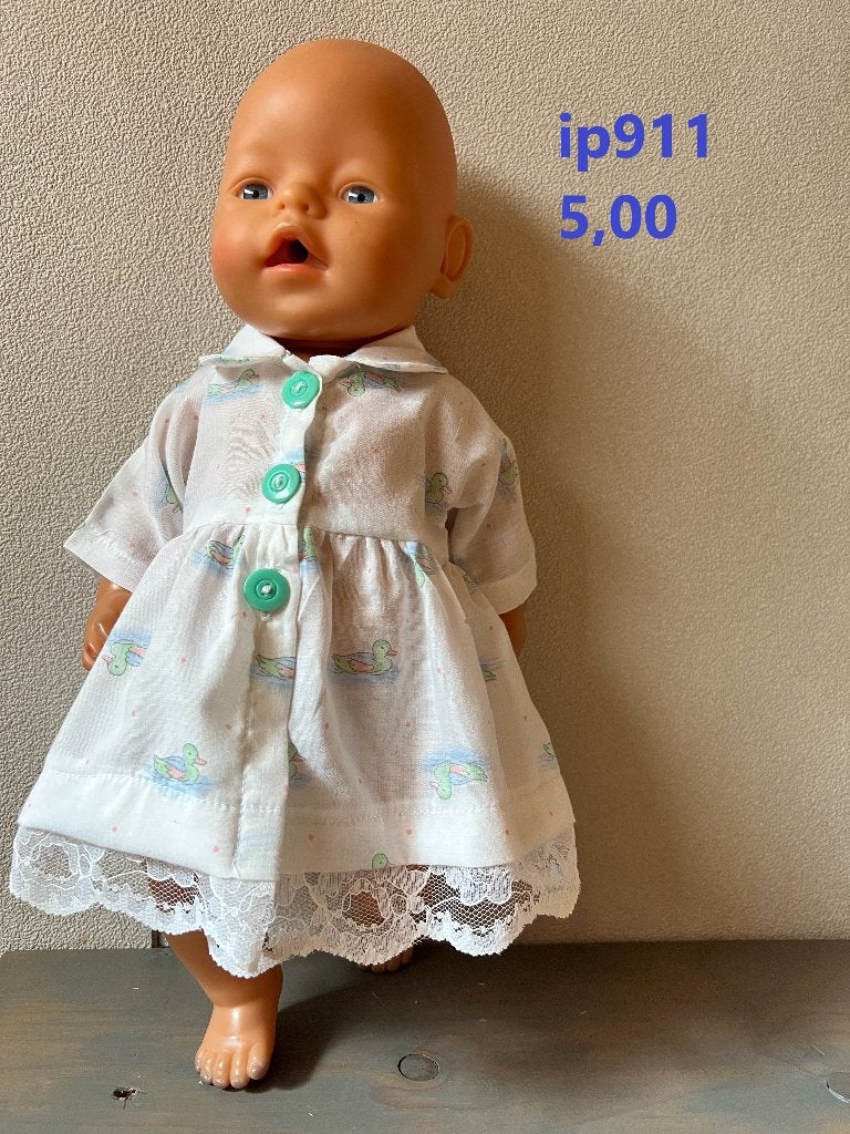 Poppenkleertjes baby born. Jurkje. Opbrengst KiKa., Ophalen of Verzenden, Barbie