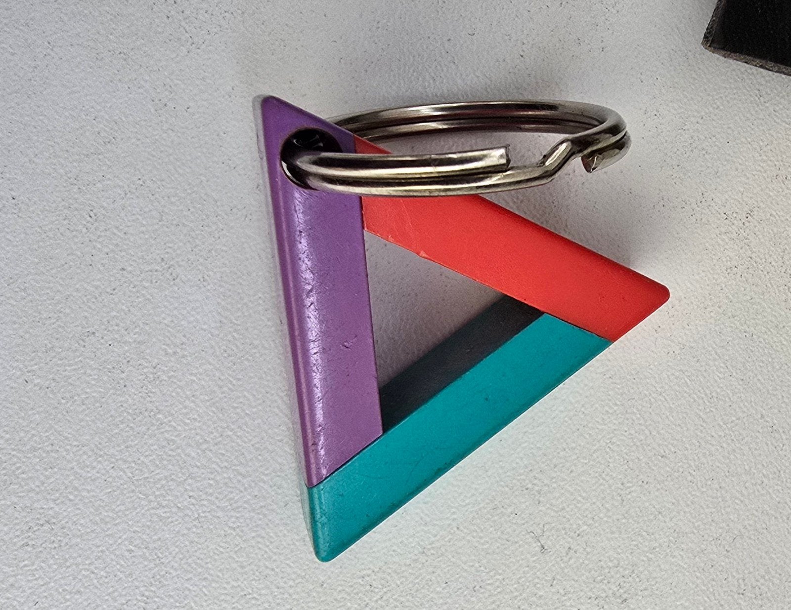 Kleurrijke Sleutelhanger - Geometrisch Design, Verzamelen, Ophalen of Verzenden, Gebruikt, Overige typen