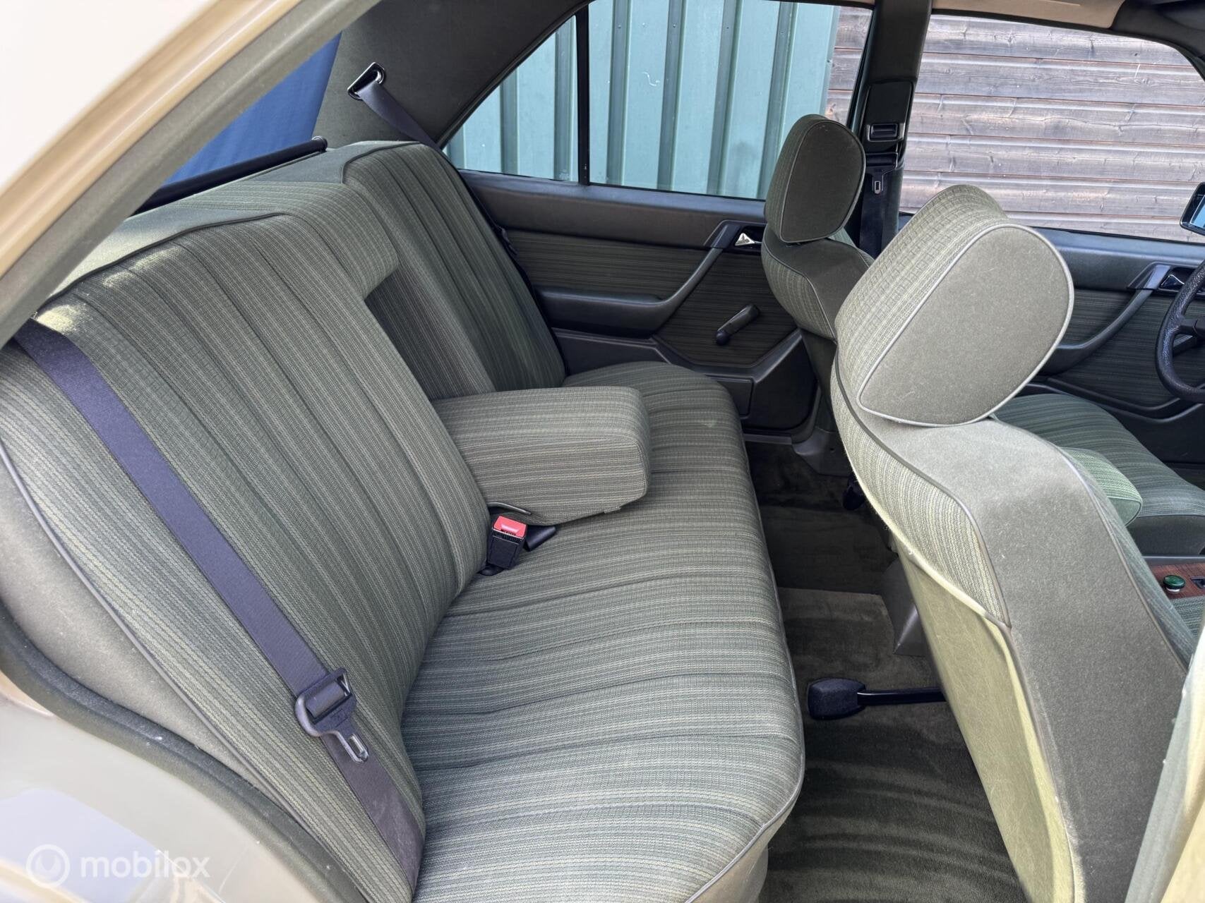 Mercedes-Benz 300D W124 Automaat/Schuifdak/Hydr.vering/Cruis, foto 10