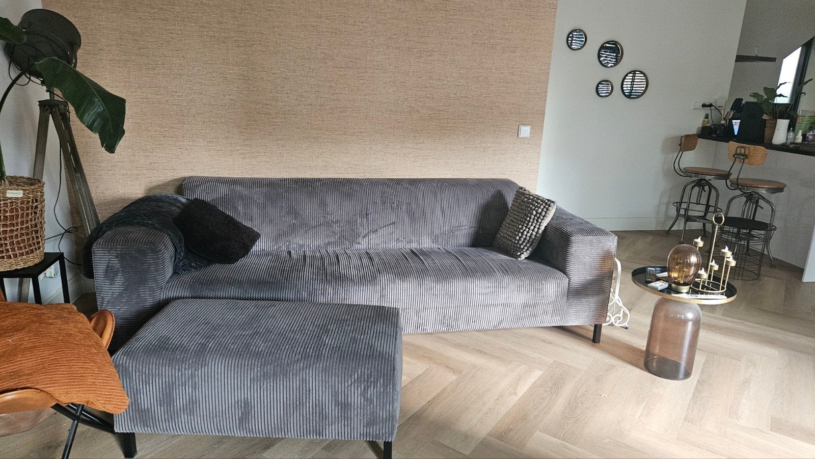 BySidde bank met hocker, grijze ribstof velvet, Huis en Inrichting, Ophalen, 250 tot 300 cm, Driepersoons, 75 tot 100 cm