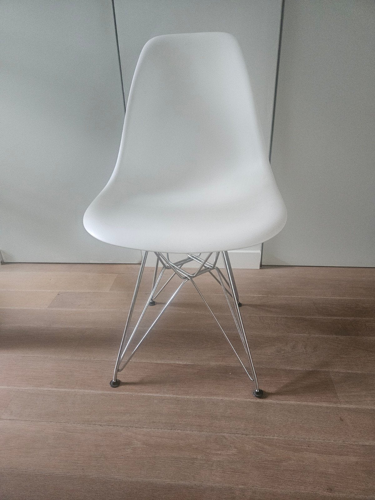 Witte namaak Eames DSW Stoel, Huis en Inrichting, Stoelen, Wit, Ophalen of Verzenden, Zo goed als nieuw, Eén