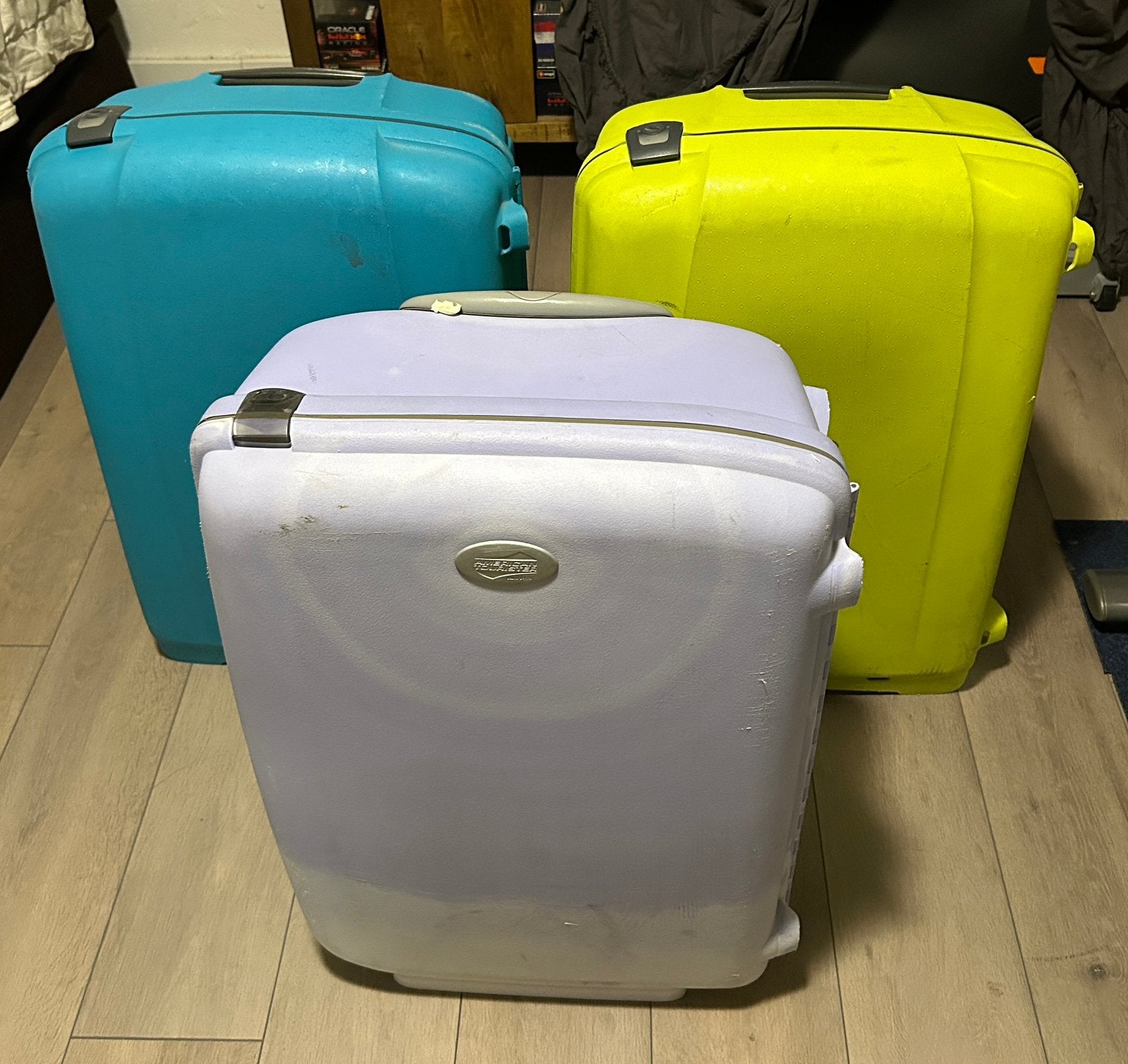 3 koffers merk samsonite, Gebruikt, Hard kunststof, 45 tot 55 cm, Wieltjes