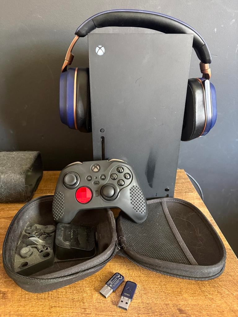 Complete Xbox One X set met Elite Controller en Headset, Spelcomputers en Games, Spelcomputers | Xbox One, Zo goed als nieuw, Xbox One X