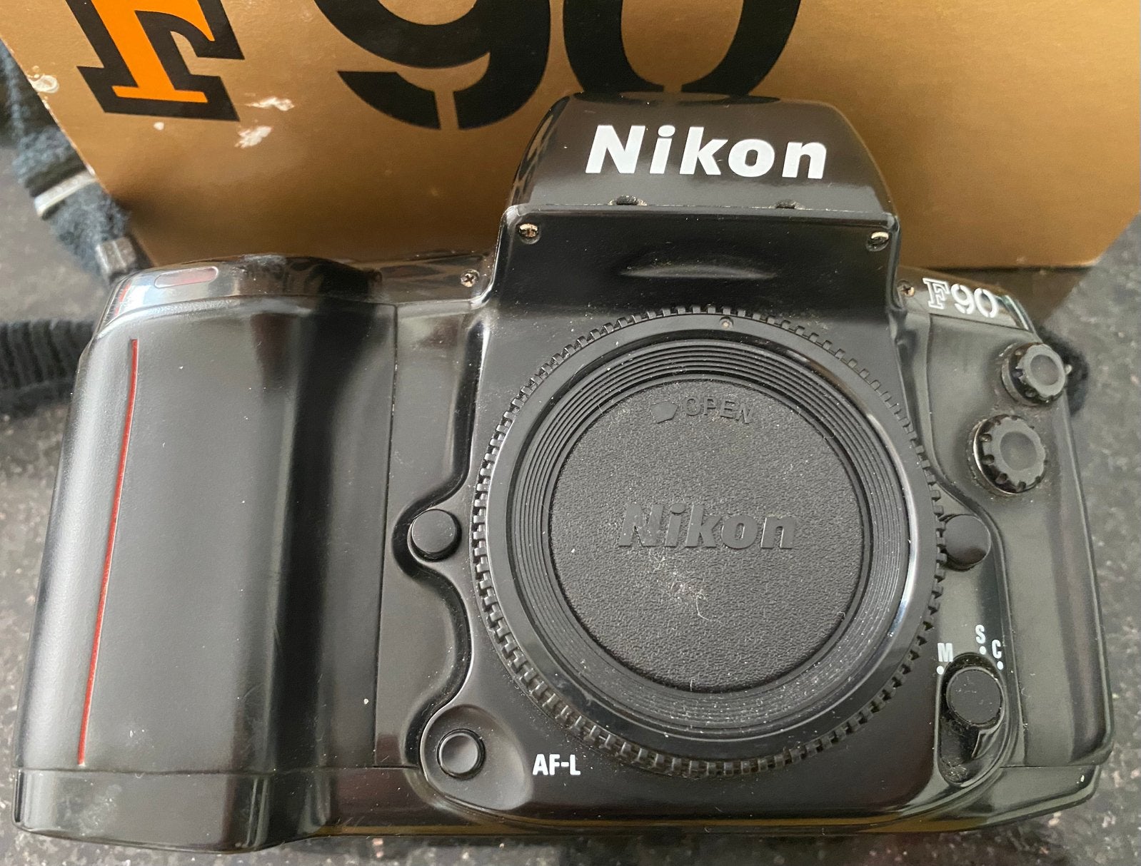 Nikon F90 analoge spiegelreflexcamera body + doos + handleid, Ophalen, Zo goed als nieuw, Nikon, Geen optische zoom