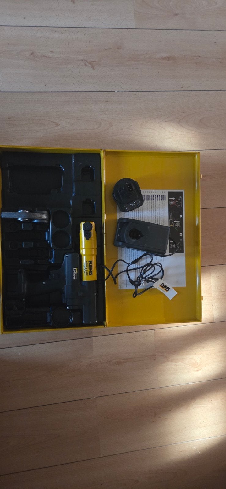 REMS Mini-Press ACC Li-ion Basic met persbek TH 16, Ophalen of Verzenden, Zo goed als nieuw