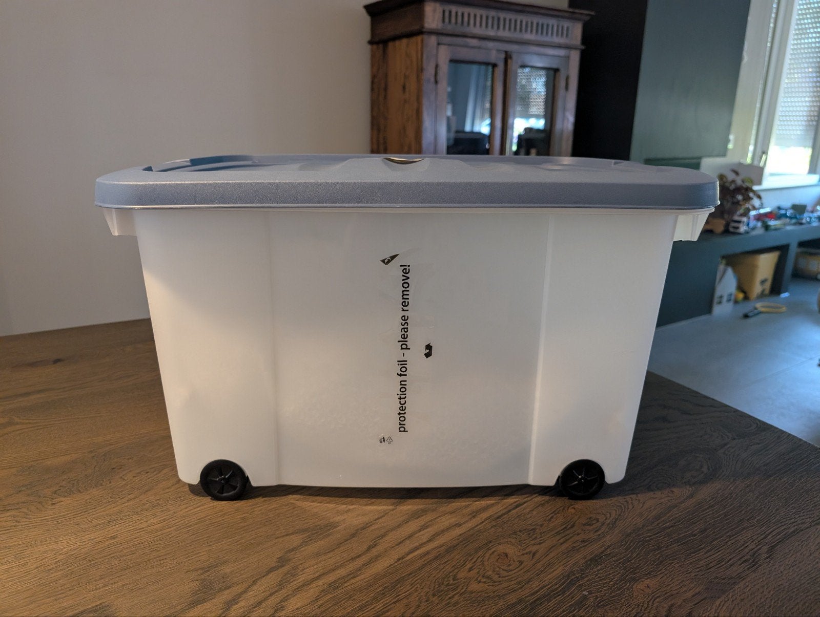 Opbergbox op wieltjes 45 liter -- ophalen., Ophalen
