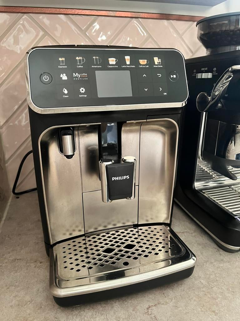 Philips 5400 Serie Volautomatische Espressomachine, Witgoed en Apparatuur, Koffiezetapparaten, Ophalen, Afneembaar waterreservoir