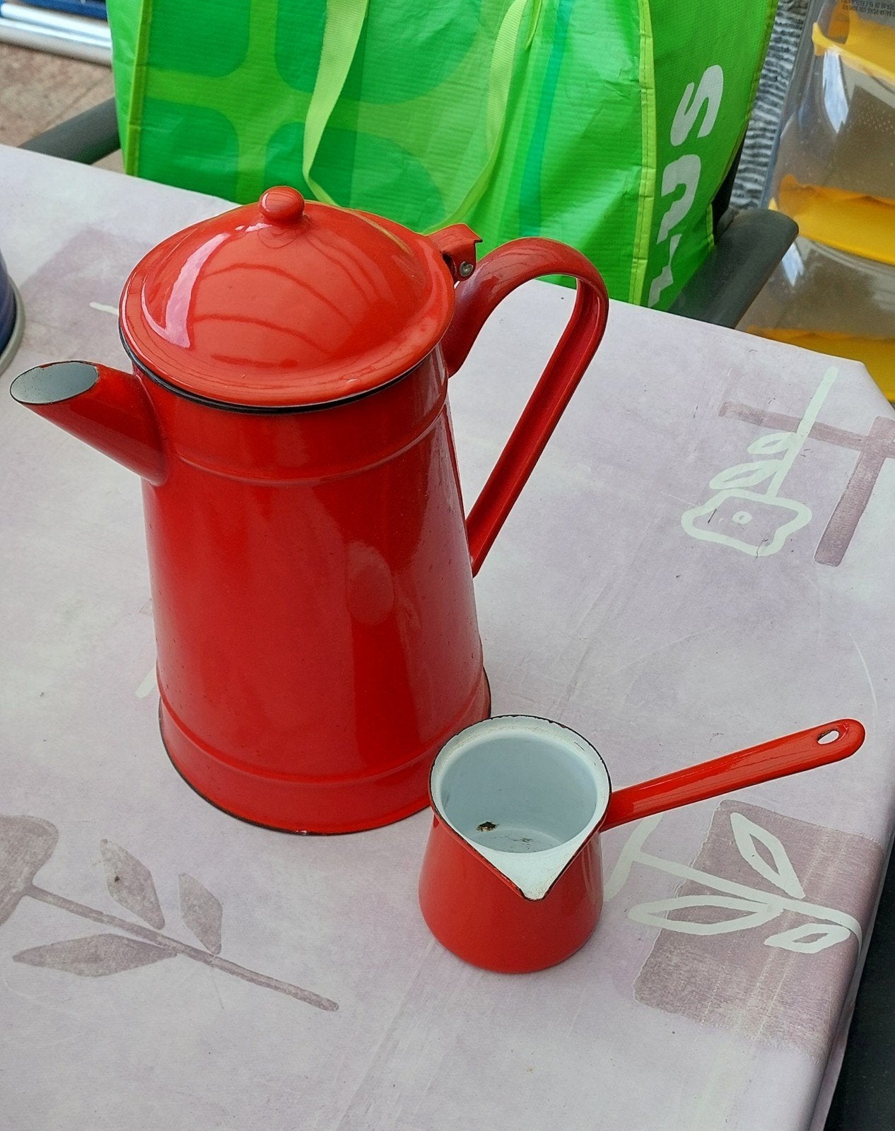 Geëmailleerde kan en melkkannetje - Rood, Antiek en Kunst, Antiek | Emaille, Ophalen of Verzenden