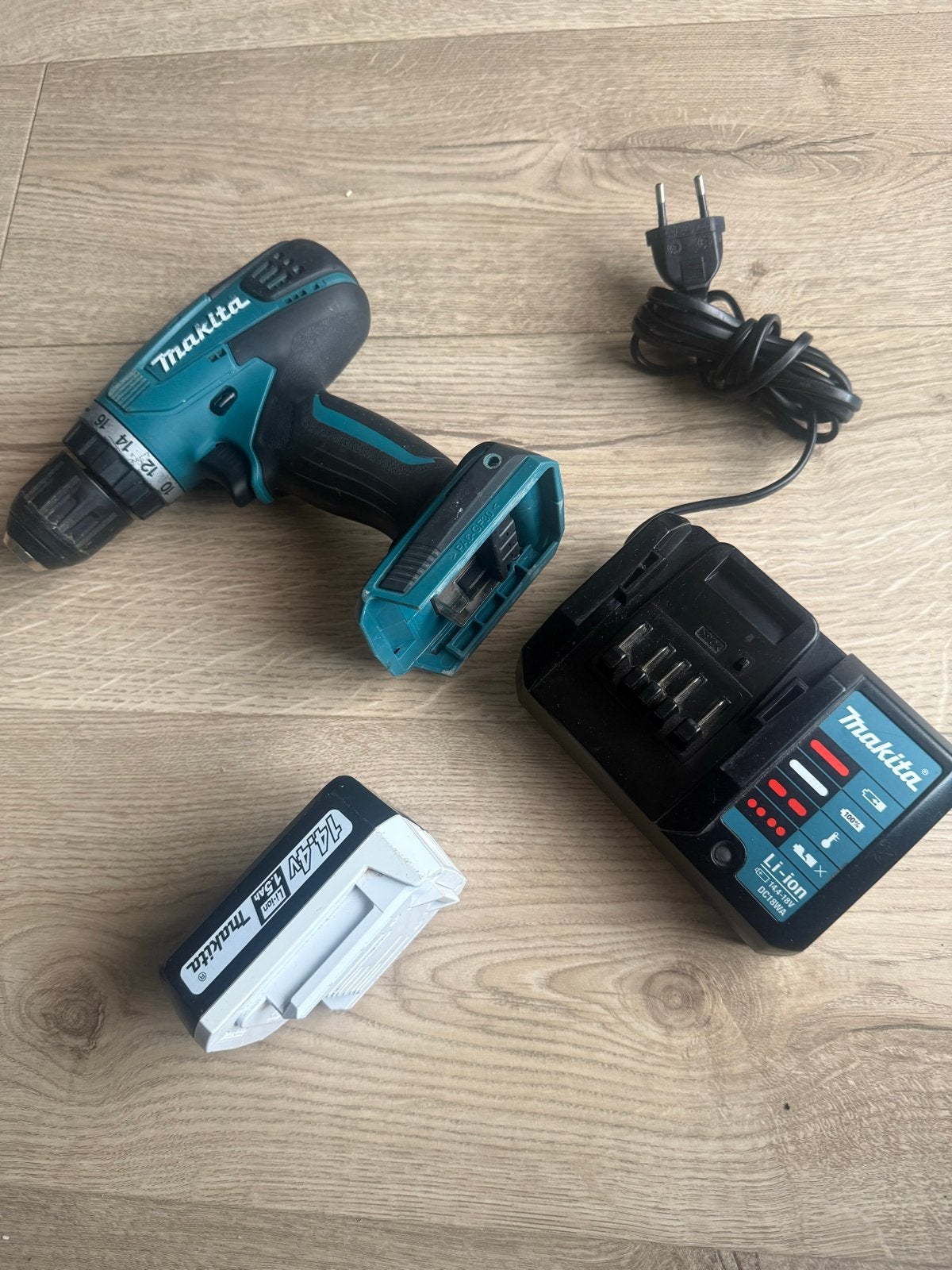 Makita Accuboormachine 14.4V met accu en oplader, Doe-het-zelf en Verbouw, Gereedschap | Boormachines, Ophalen of Verzenden, Gebruikt