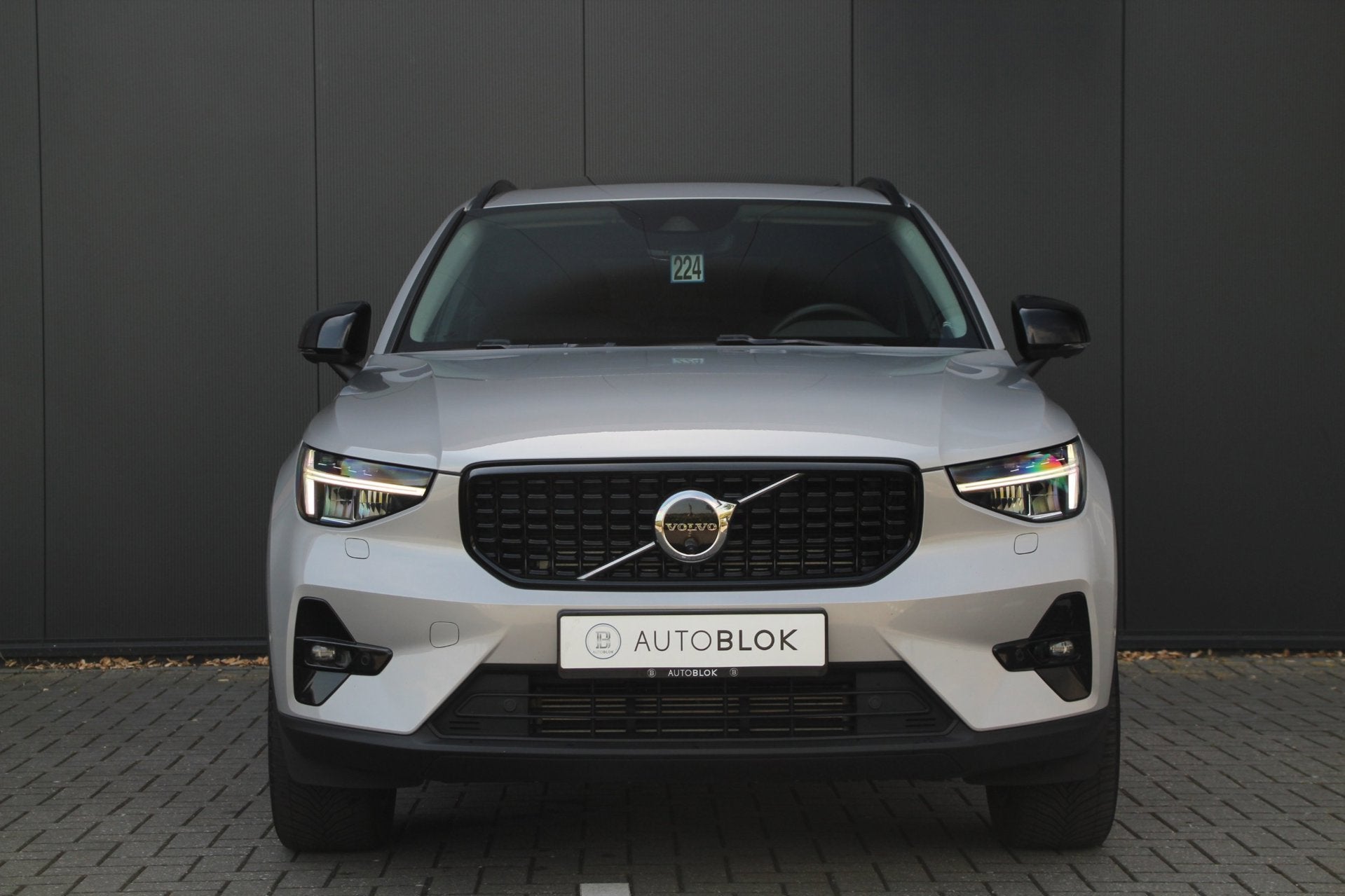 Volvo XC40 1.5 T4 Plug-in hybrid Plus Dark | R-Design | Pano, Auto's, Zwart, Bedrijf, Hybride Elektrisch/Benzine, 3 cilinders