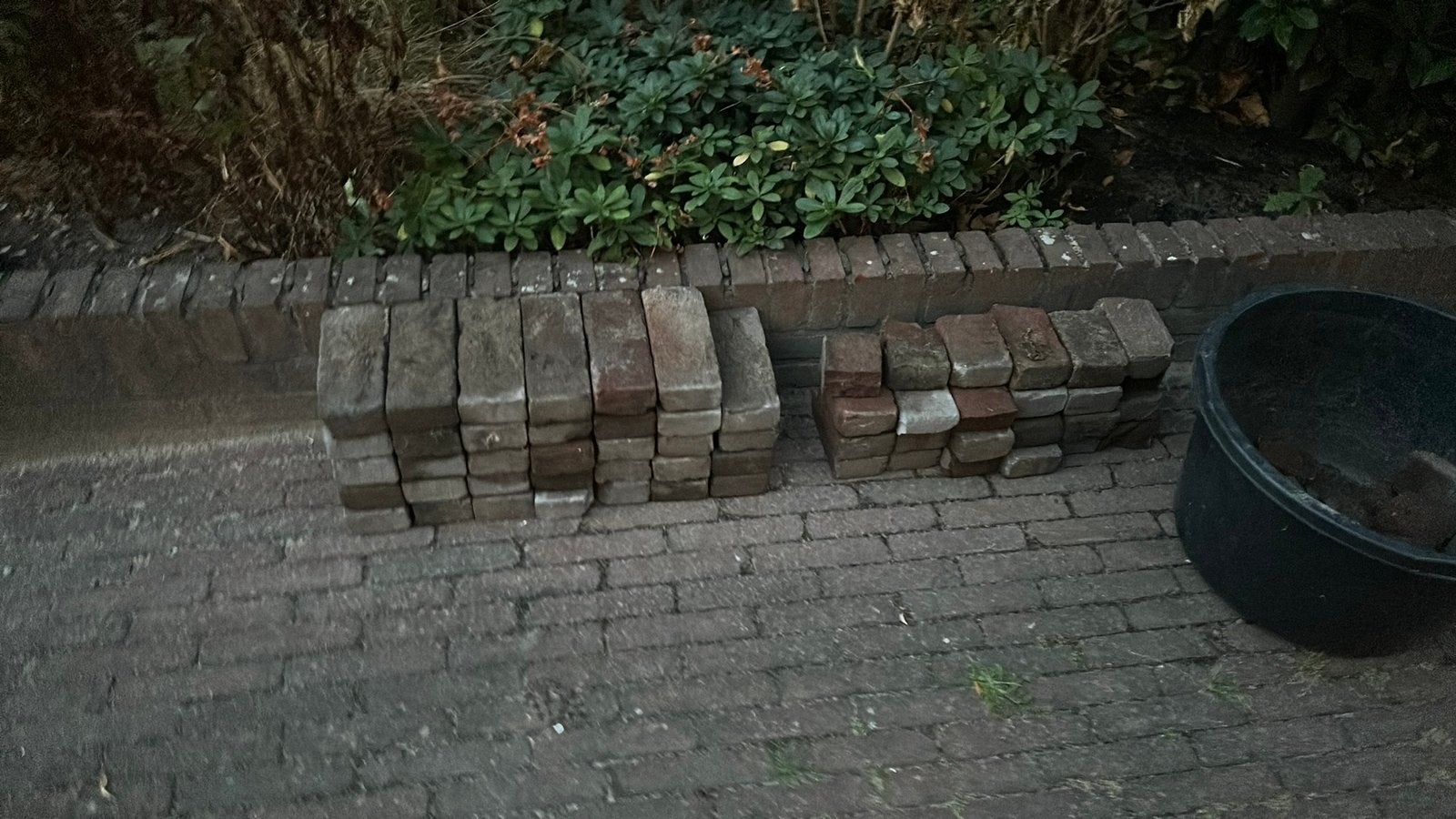 34 stuks getrommelde waalformaat klinkers 20x8,5x5 cm, Ophalen, Gebruikt, Klinkers, Minder dan 5 m²