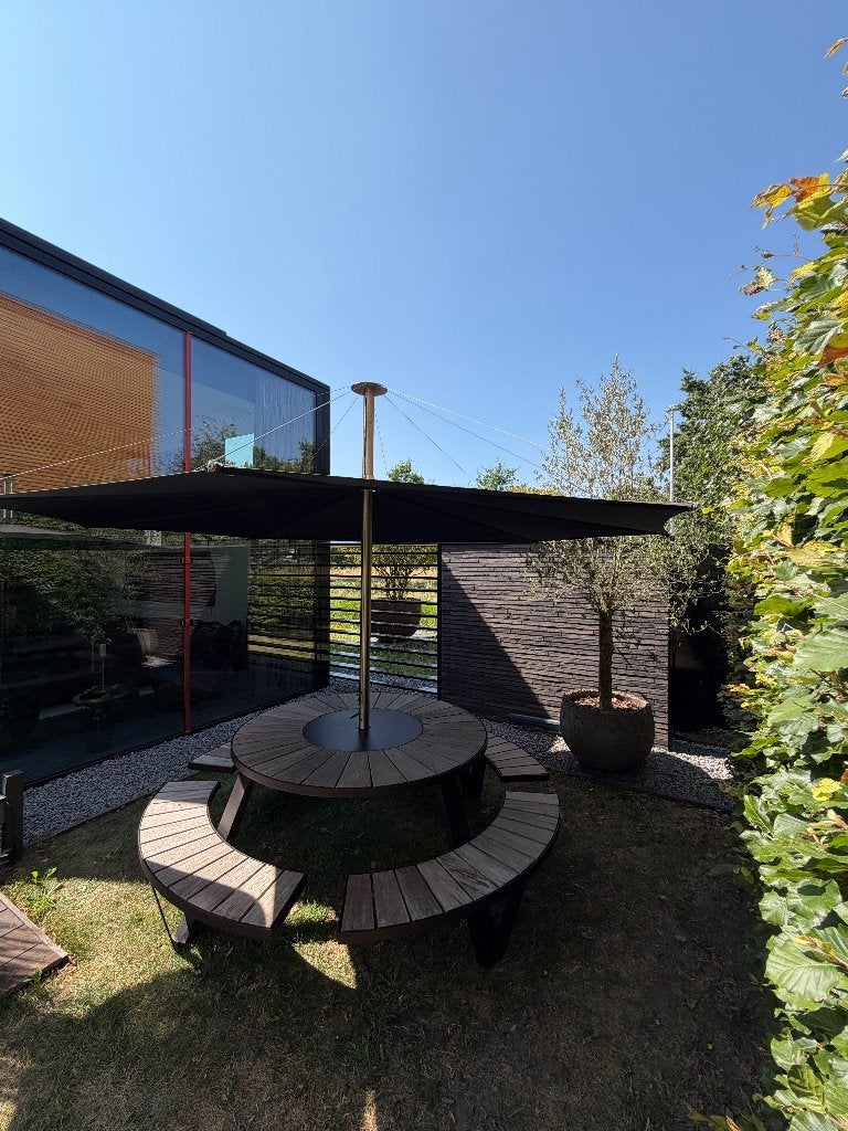 Extremis Pantagruel picknicktafel + grote Inumbra parasol, Tuin en Terras, Tuintafels, Waterstad 23, Rond, Aluminium, Zo goed als nieuw