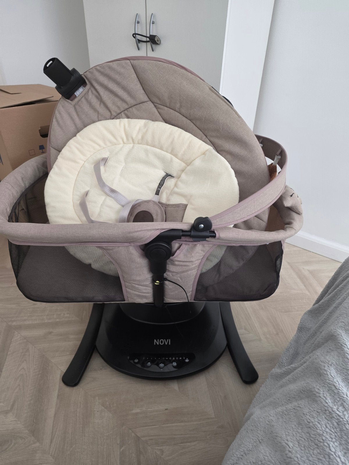 Novi Wieg/Schommelstoel voor baby's, Kinderen en Baby's, Ophalen, Zo goed als nieuw, Wieg