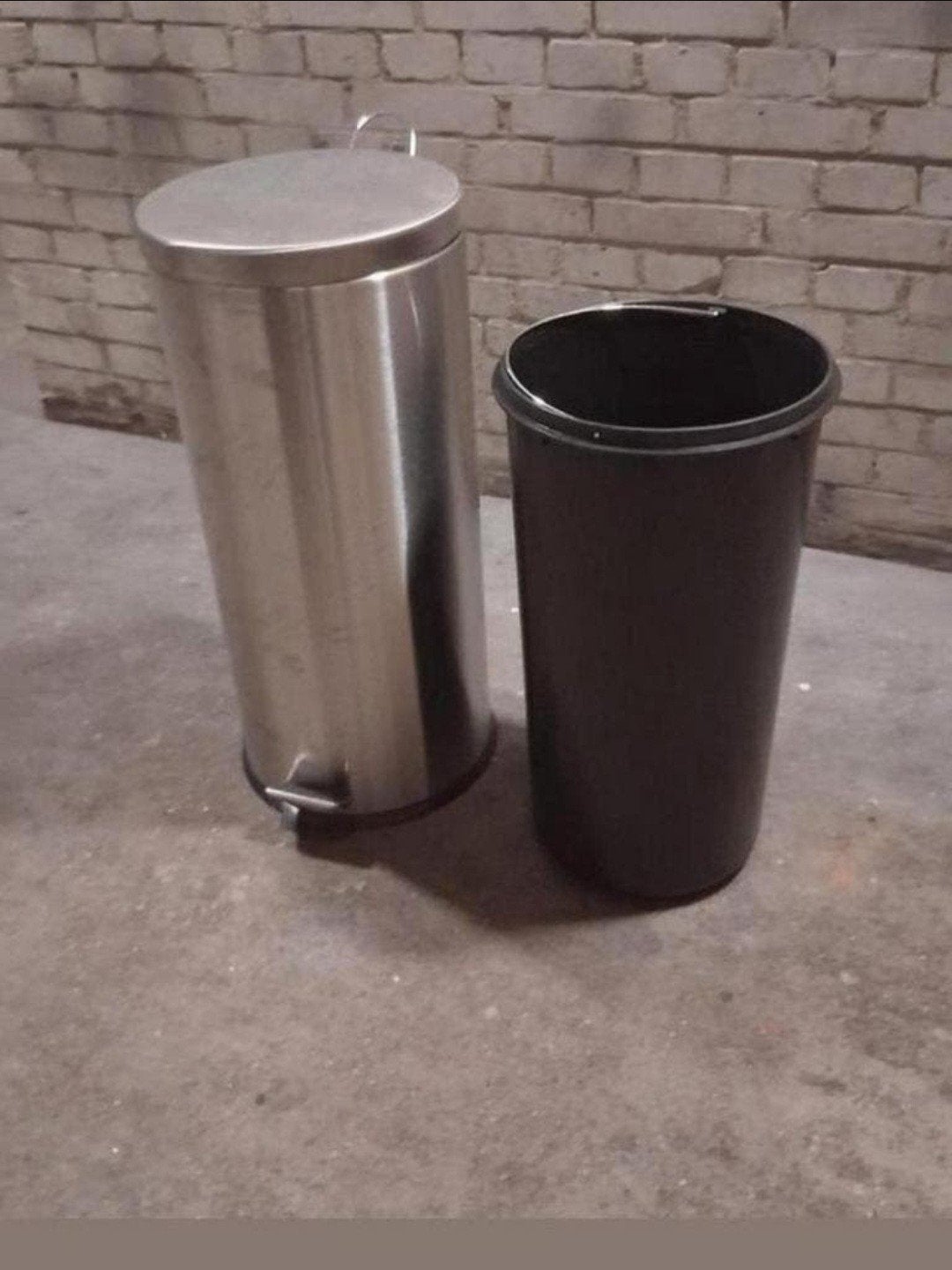 Te koop, Ikea prullenbak met pedaal functie., Ophalen, Metaal, Met pedaal