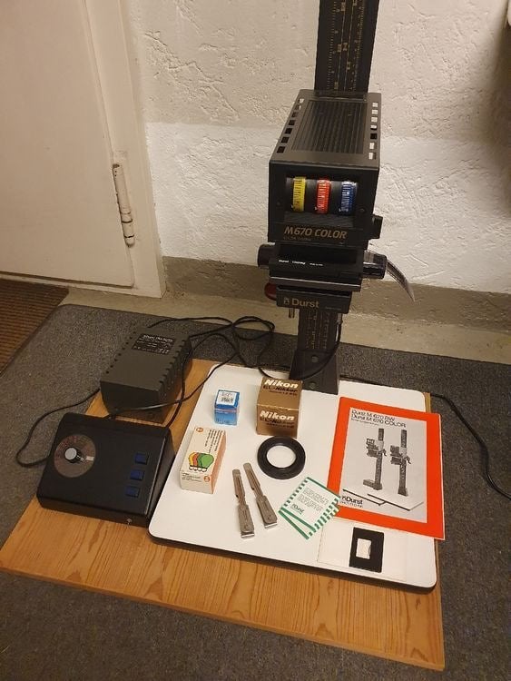 Een volledige set apparatuur voor een fotolaboratorium