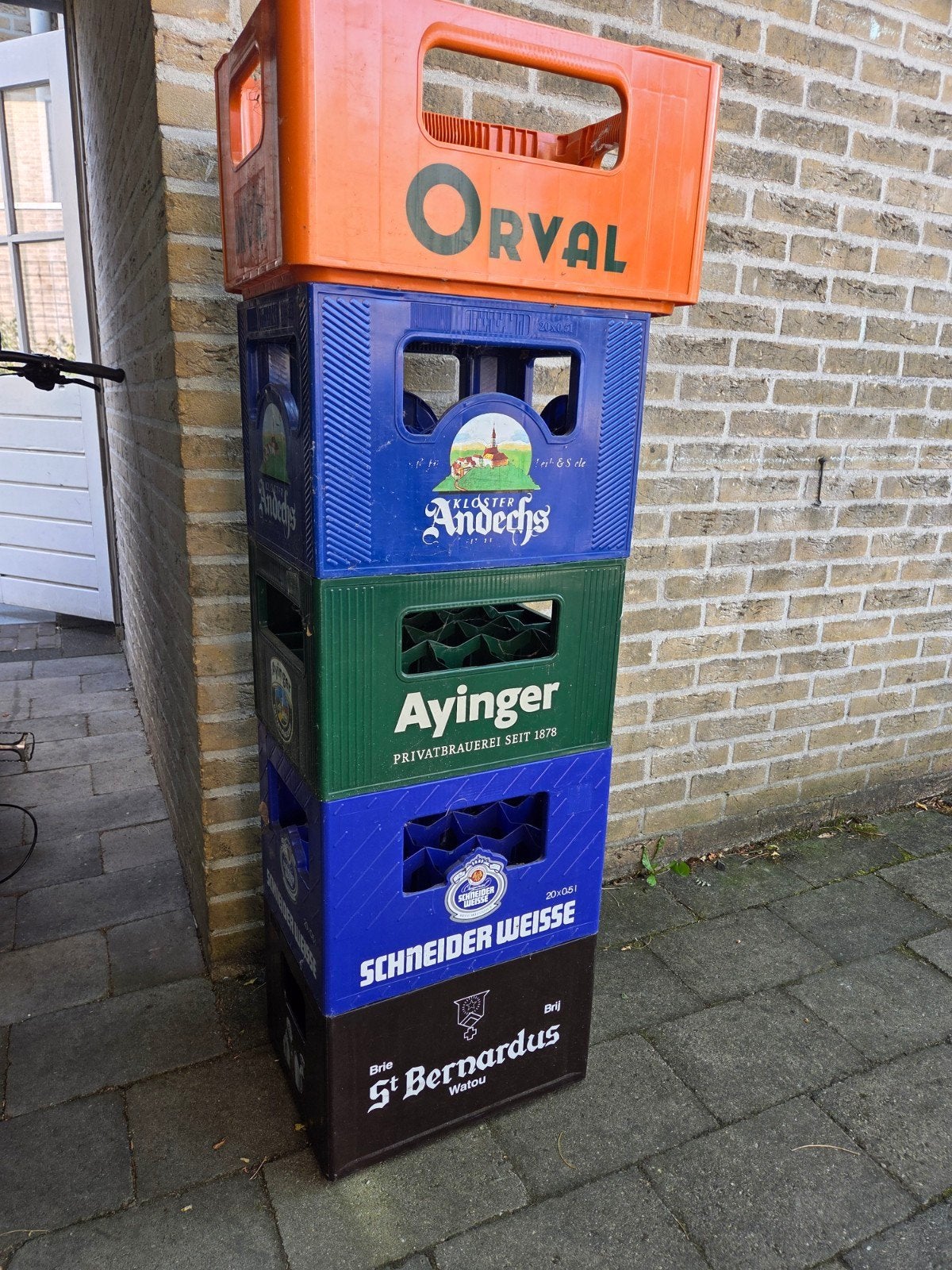 Diverse lege bierkratten (Orval, Andechs, Ayinger, etc.), Ophalen, Gebruikt, Overige typen, Overige merken