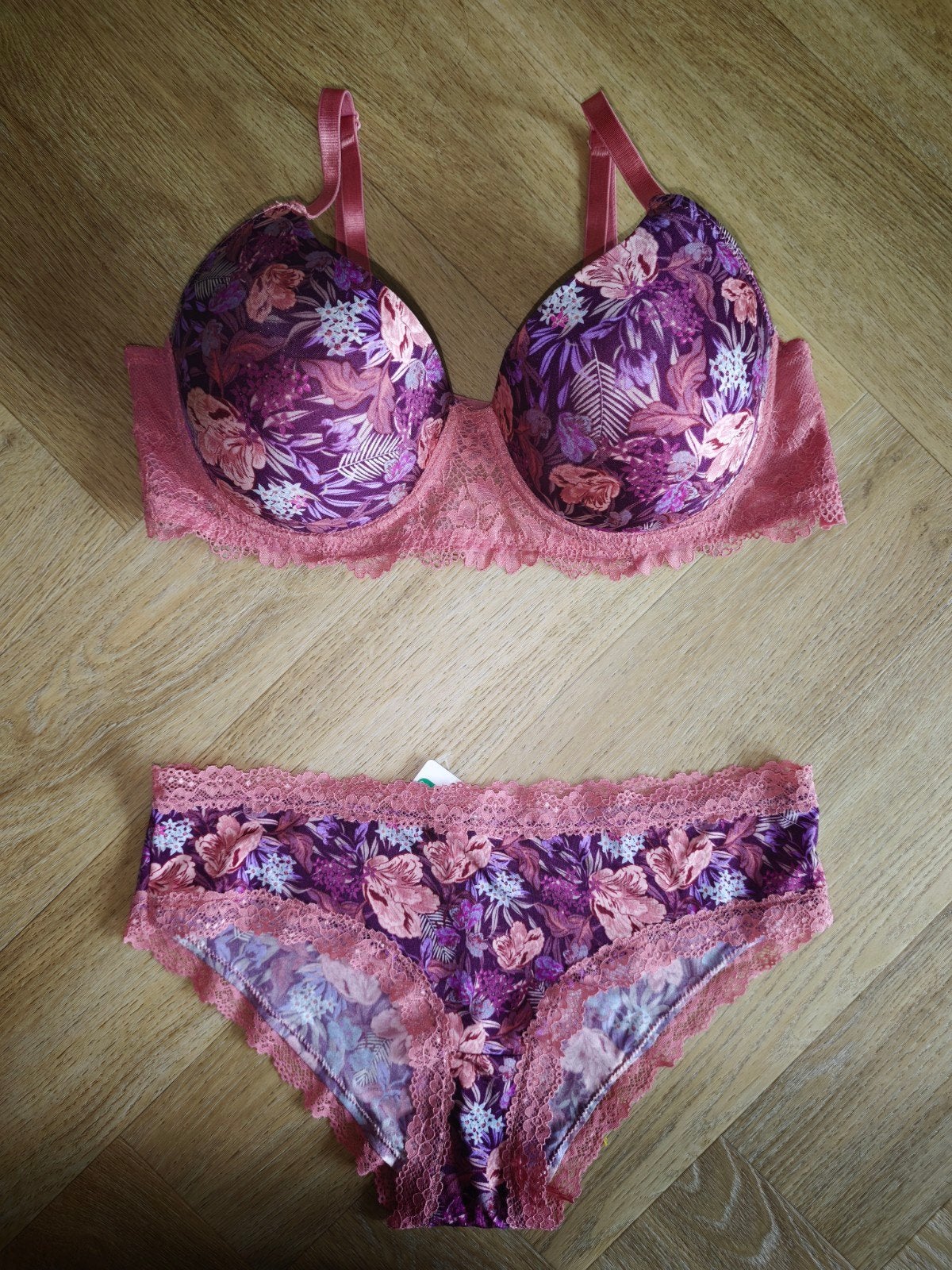 Nieuwe lingerie set met zijdezachte kant en prijskaartjes, Zeeman, Ophalen of Verzenden, Meerkleurig, Setje