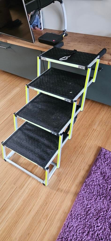 Honden trap voor auto., Ophalen