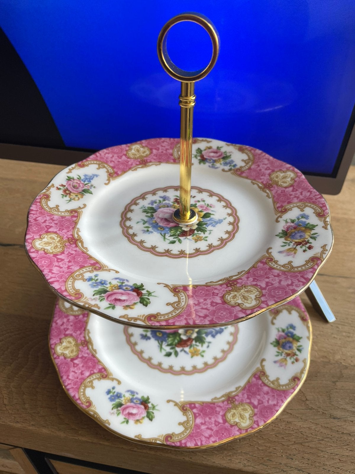 Royal Albert LADY CARLYLE ETAGERE, Ophalen, Zo goed als nieuw