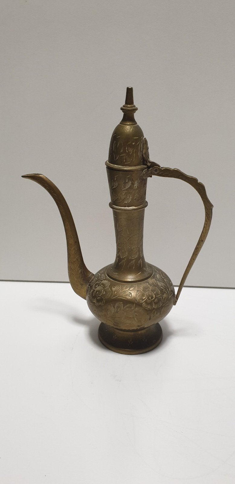 1974)Indiase messing theepot gegraveerd met bloemen, Antiek en Kunst, Ophalen of Verzenden