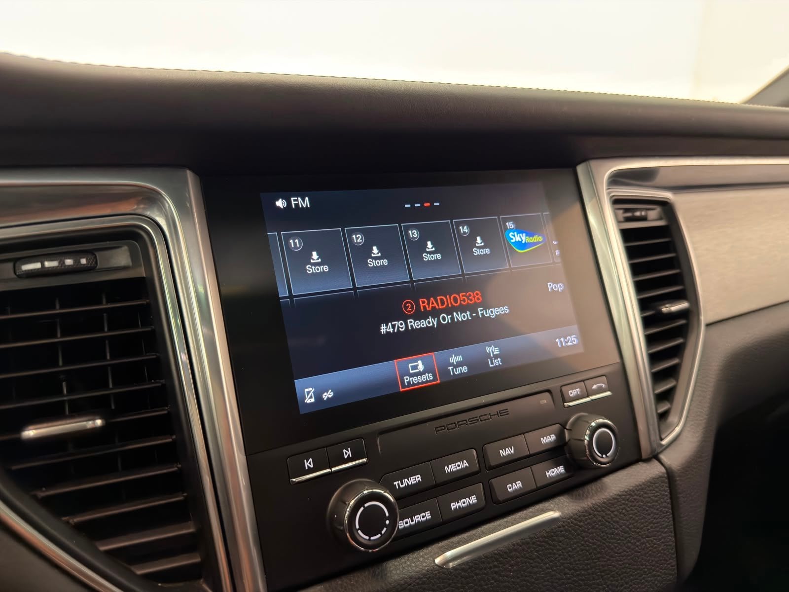 Foto 18 van Porsche Macan 3.0 GTS / Pano / Luchtvering / Trekhaak