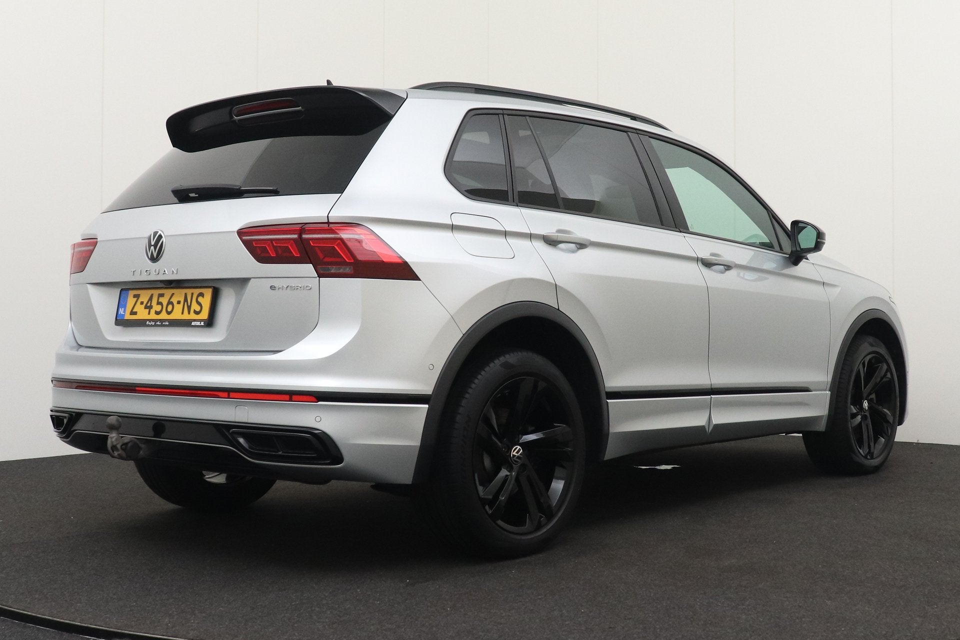 Volkswagen Tiguan 1.4 TSI eHybrid R-Line Trekhaak Elek. Pano, Auto's, Dealer onderhouden, Hybride Elektrisch/Benzine, SUV of Terreinwagen