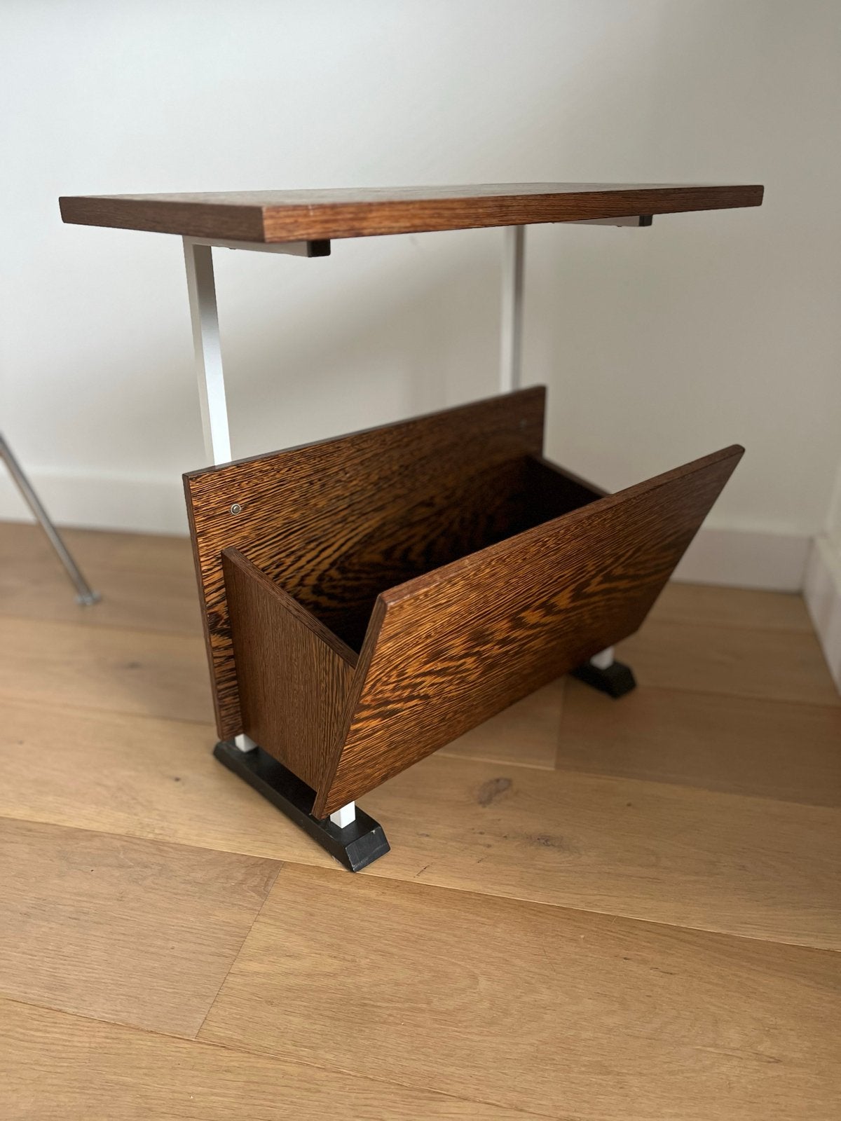 Pastoe bijzettafel en tijdschriftenrek - Wengé hout, Huis en Inrichting, 55 tot 75 cm, Zo goed als nieuw, Rechthoekig, Hout