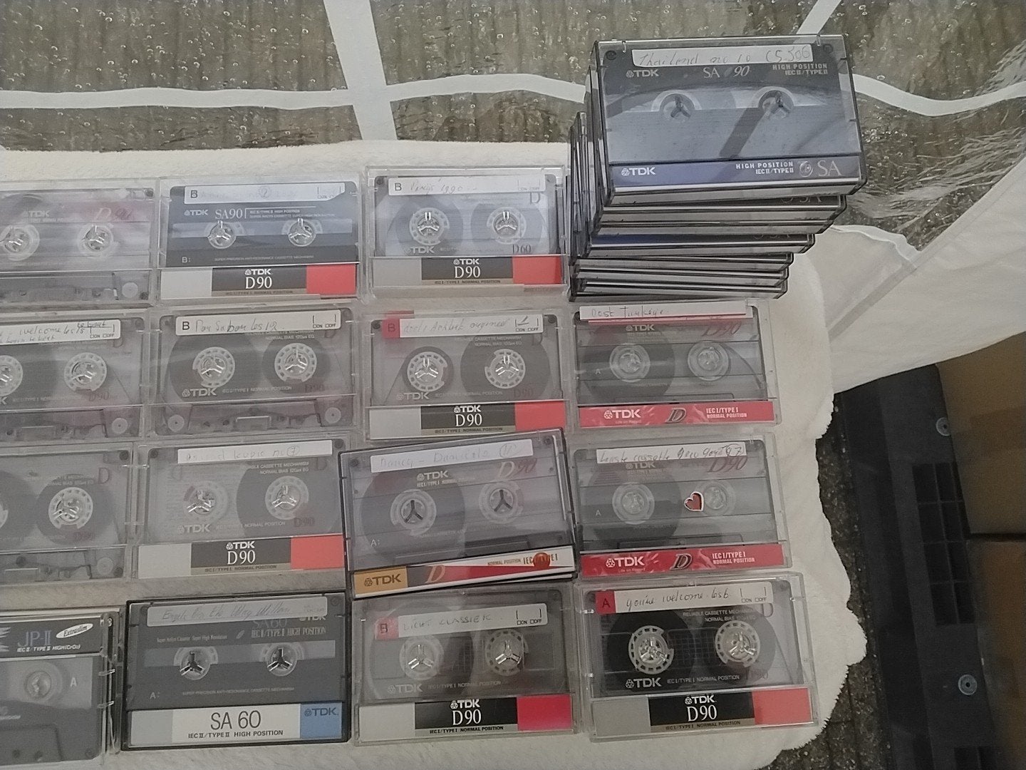 31 gebruikte cassettebandjes - diverse merken en types, Gebruikt, Ophalen of Verzenden, Voorbespeeld, Met bewaardoos, rek of koffer