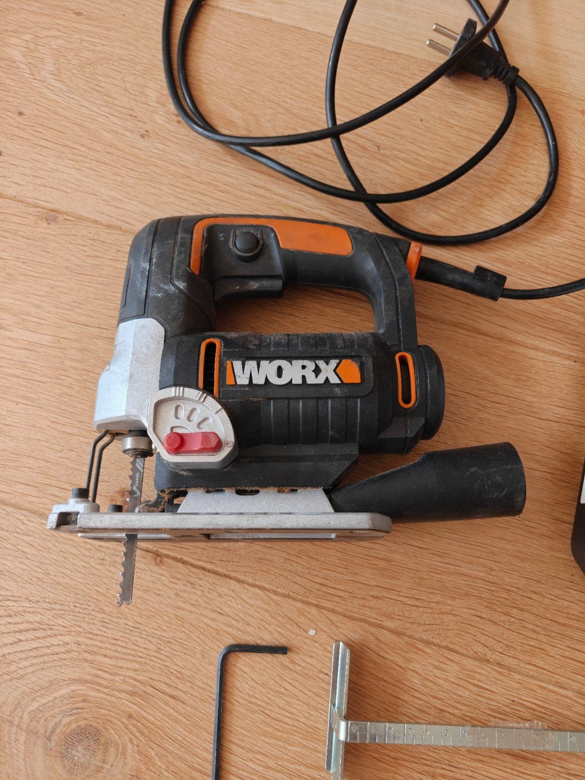 Worx Decoupeerzaag 750W met koffer, Ophalen, Gebruikt, Worx, 600 tot 1200 watt