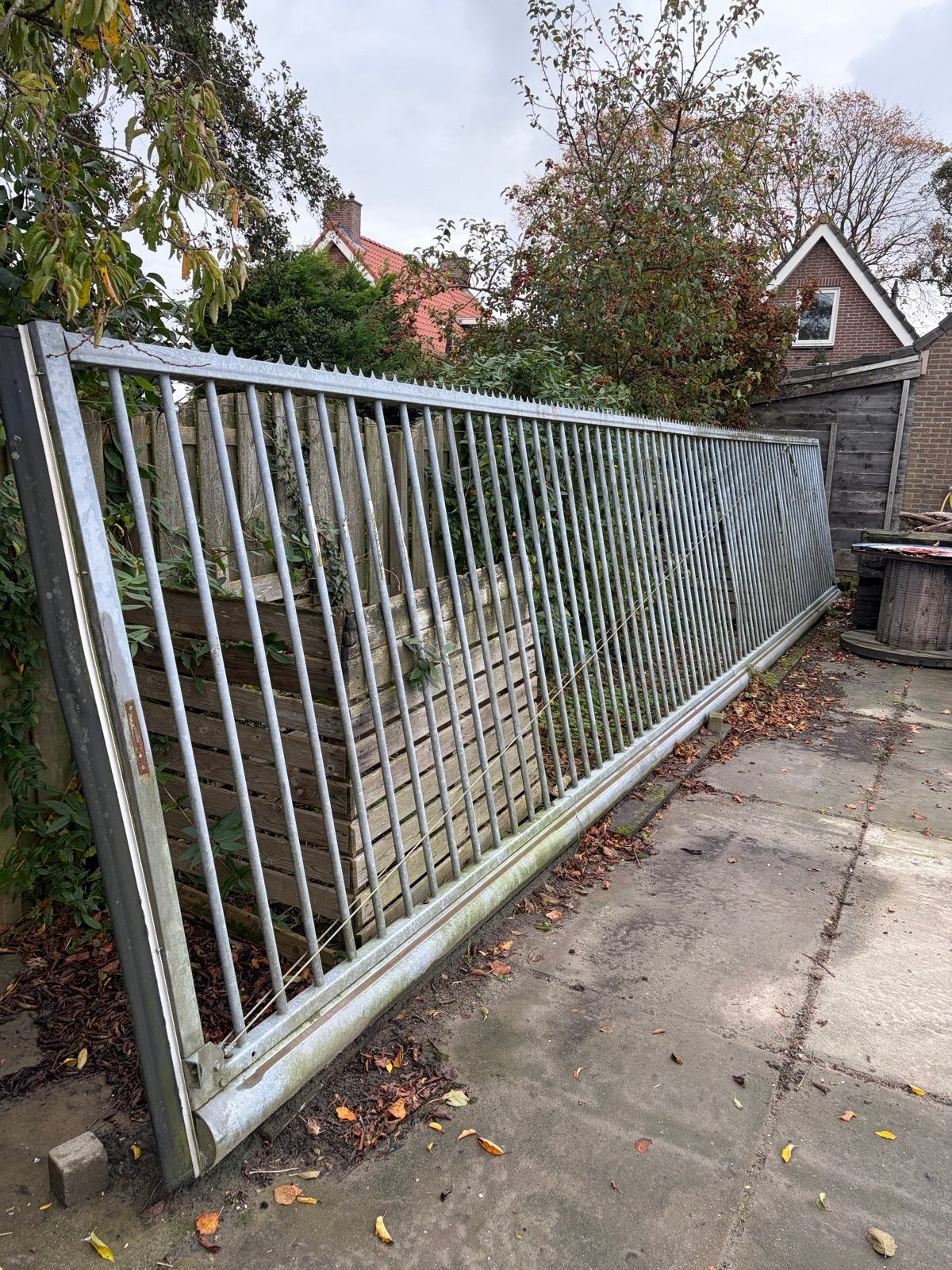 Stalen verzinkte schuifpoort 1.8m x 10m, Met poort, Gebruikt, IJzer, Spijlenhekwerk