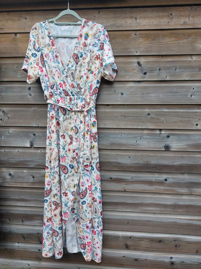 Lange bewerkte jurk nieuw 1 maat one size, Kleding | Dames, Jurken, Ophalen of Verzenden, Nieuw, Maat 38/40 (M), Onder de knie