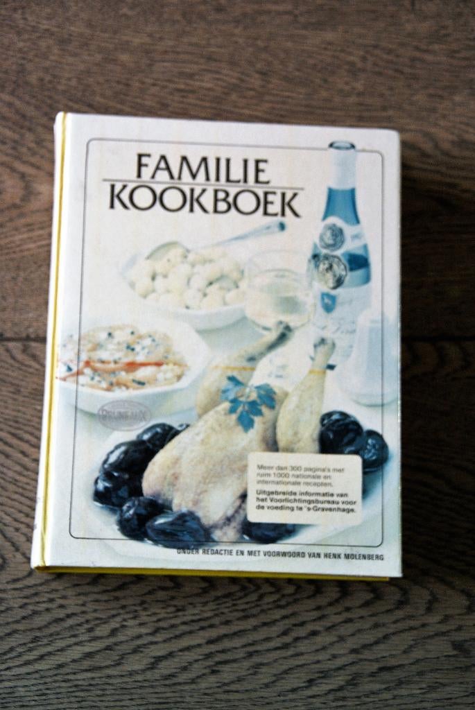 Te koop: Familie kookboek, door Henk Molenberg uit 1985, Gelezen, Nederland en België, Henk Molenberg, Ophalen of Verzenden