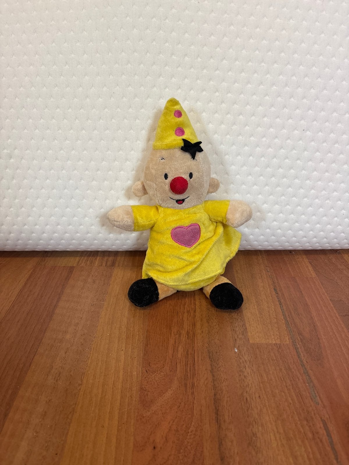Leuk geel knuffeltje met puntmuts en hartje, Kinderen en Baby's, Speelgoed | Knuffels en Pluche, Gebruikt, Geel, Overige typen