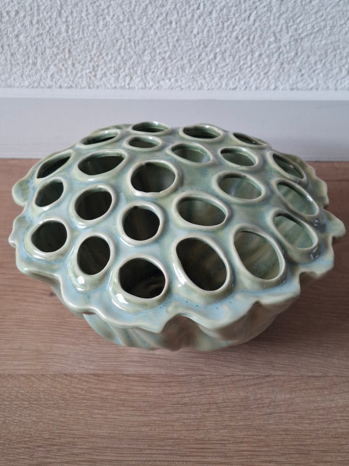 Des Pots flower frog / vaas Lotus groot, Aardewerk of Porselein, Ophalen of Verzenden, Zo goed als nieuw, Minder dan 50 cm