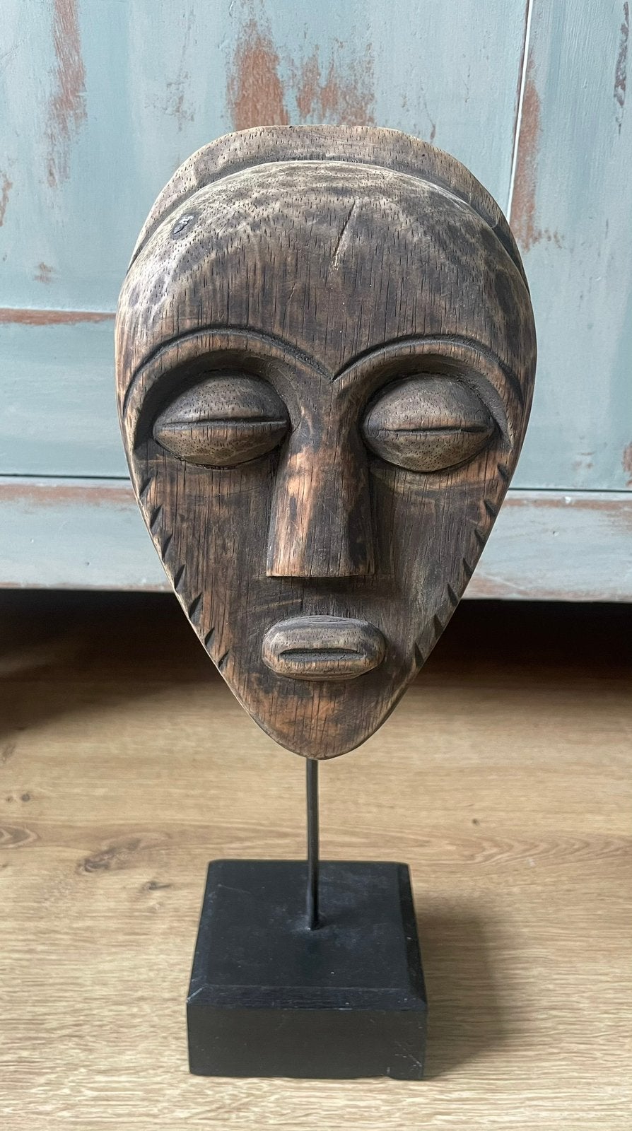 Prachtig houten masker op standaard, Ophalen of Verzenden, Zo goed als nieuw