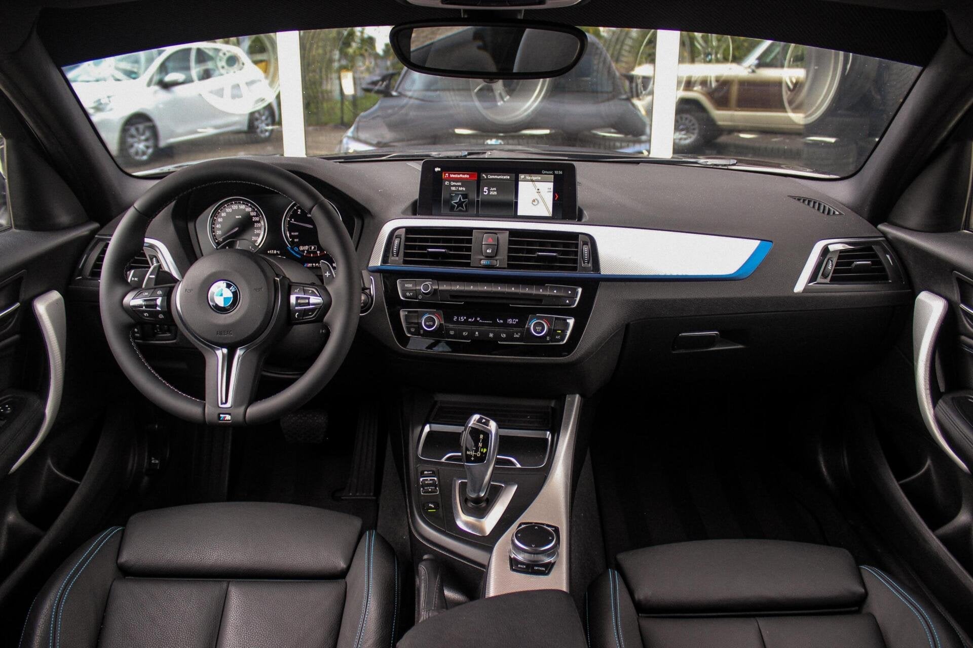 BMW 1-serie 118i High Executive | NL auto | M2 bumpers | M s, Gebruikt, Bruin, Bedrijf, 650 kg