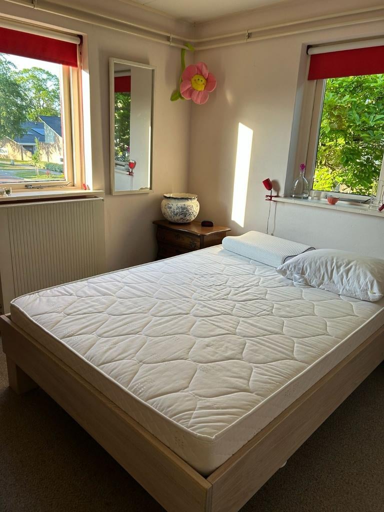 Tweepersoonsbed met matras - Licht hout, 140x200, Gebruikt, Modern, Scandinavisch, Beige, Tweepersoons