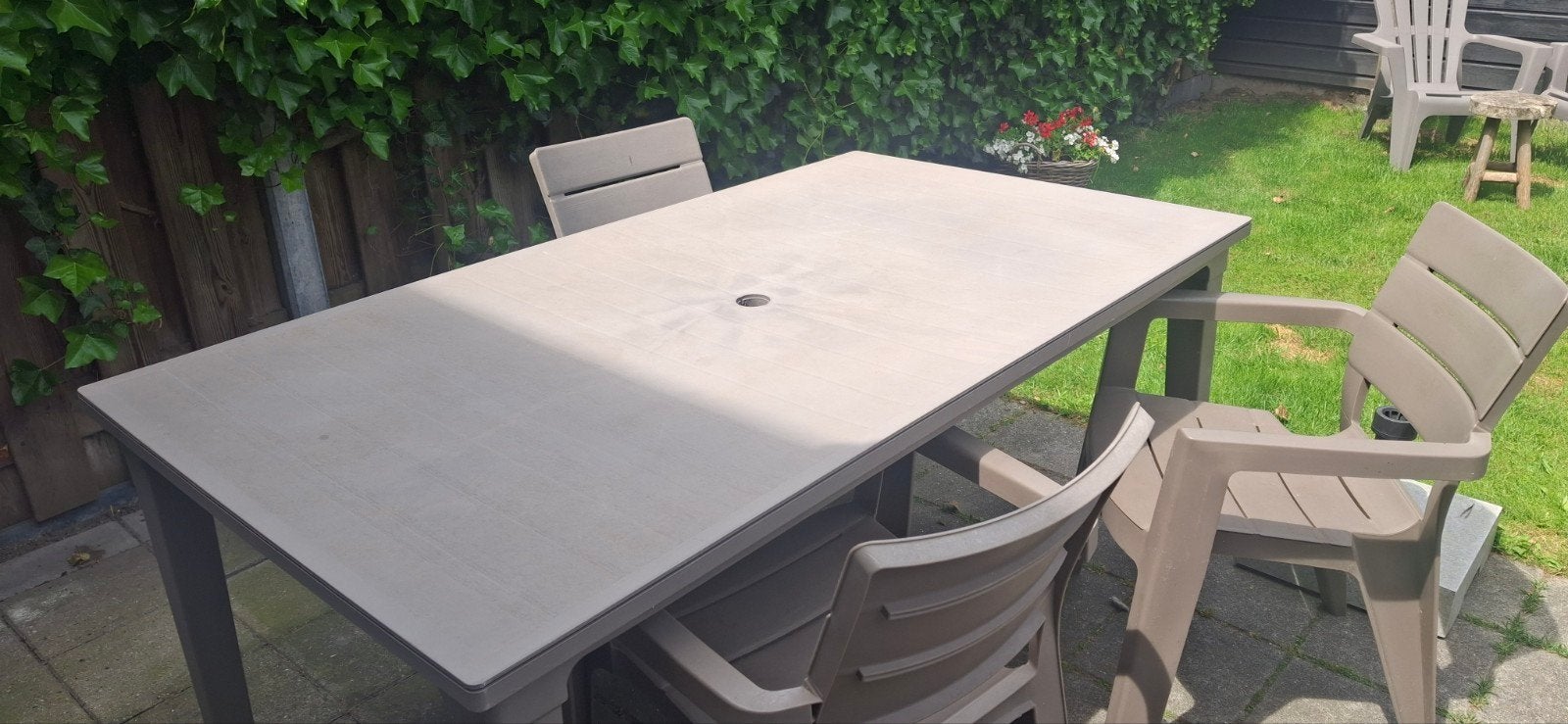 ALLIBERT Tuintafel Futura met 2 tuinstoelen, Ophalen, Gebruikt, Kunststof