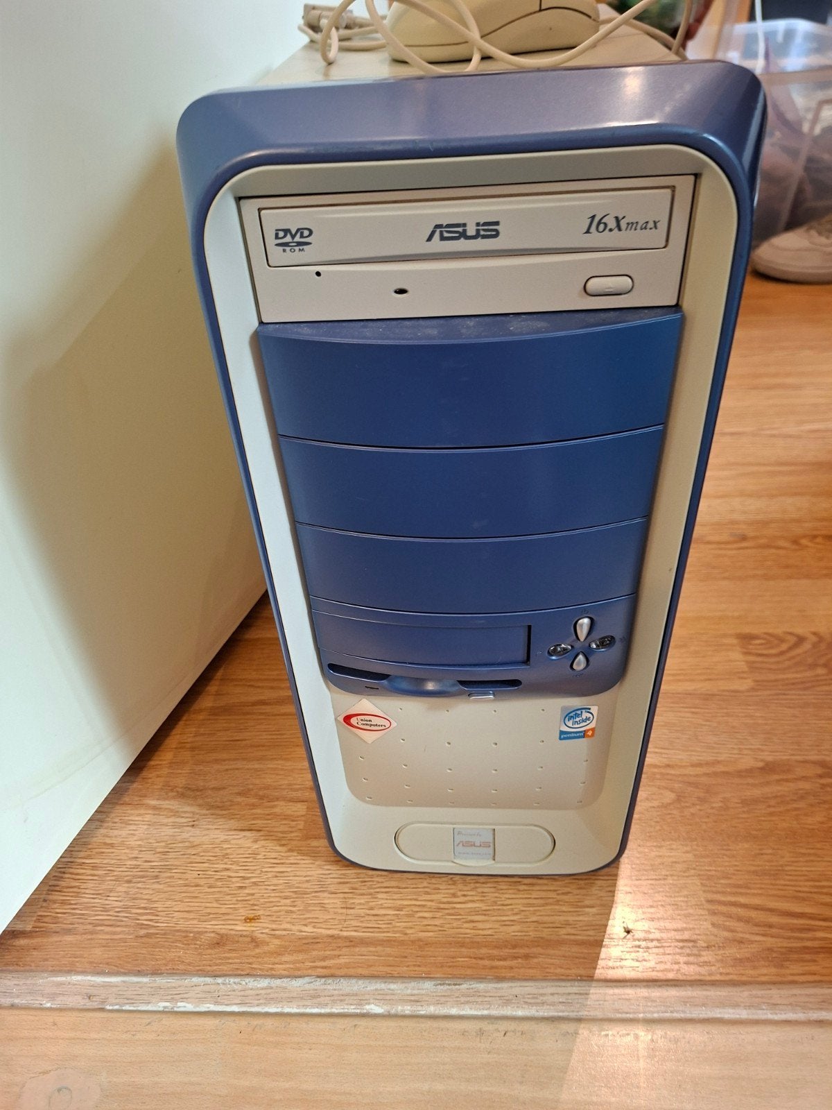 Oude Desktop PC - ASUS met Intel Inside, Computers en Software, Desktop Pc's, Ophalen, Gebruikt, HDD, Minder dan 4 GB